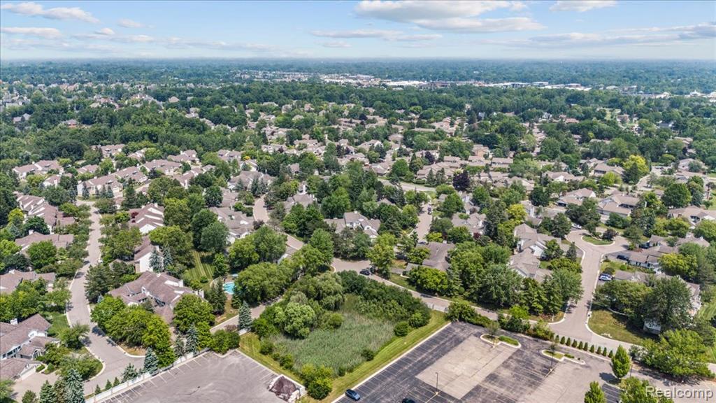 7570 Danbury Circle, West Bloomfield, MI — Photo 54