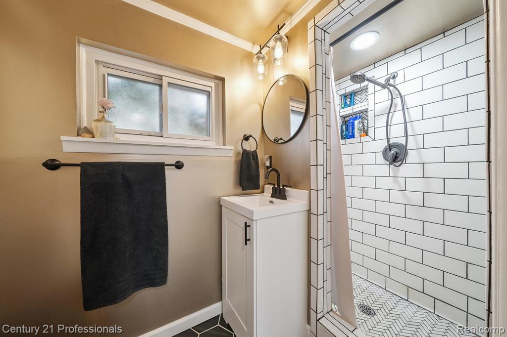 9024 Hubbard Street, Livonia, MI 48150 — Photo 33