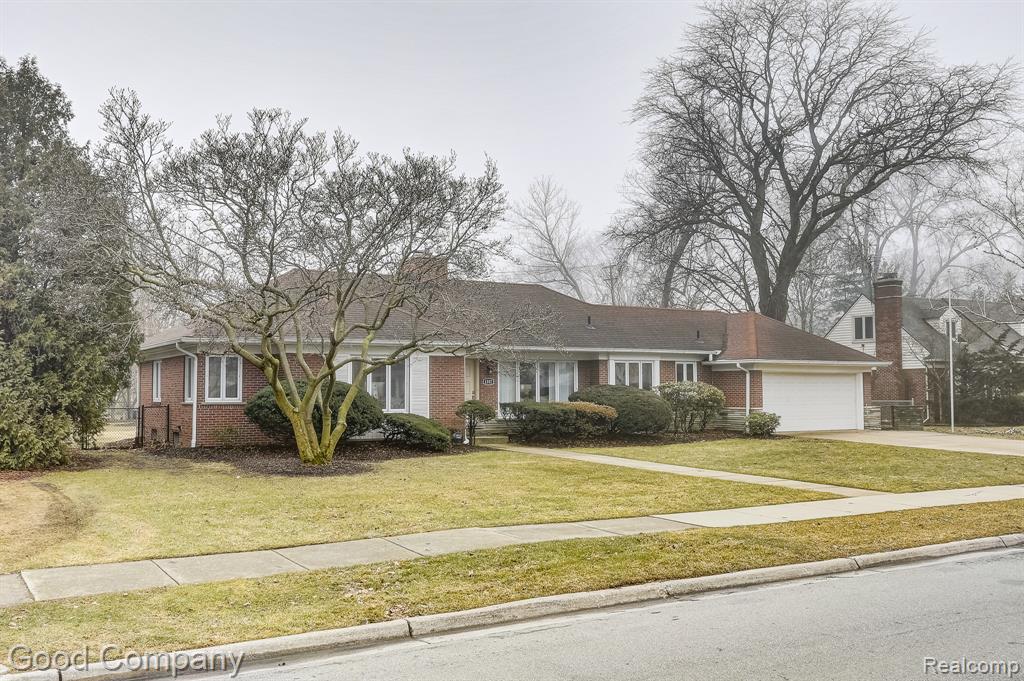 1557 Lochmoor Boulevard, Grosse Pointe Woods, MI 48236 — Photo 65