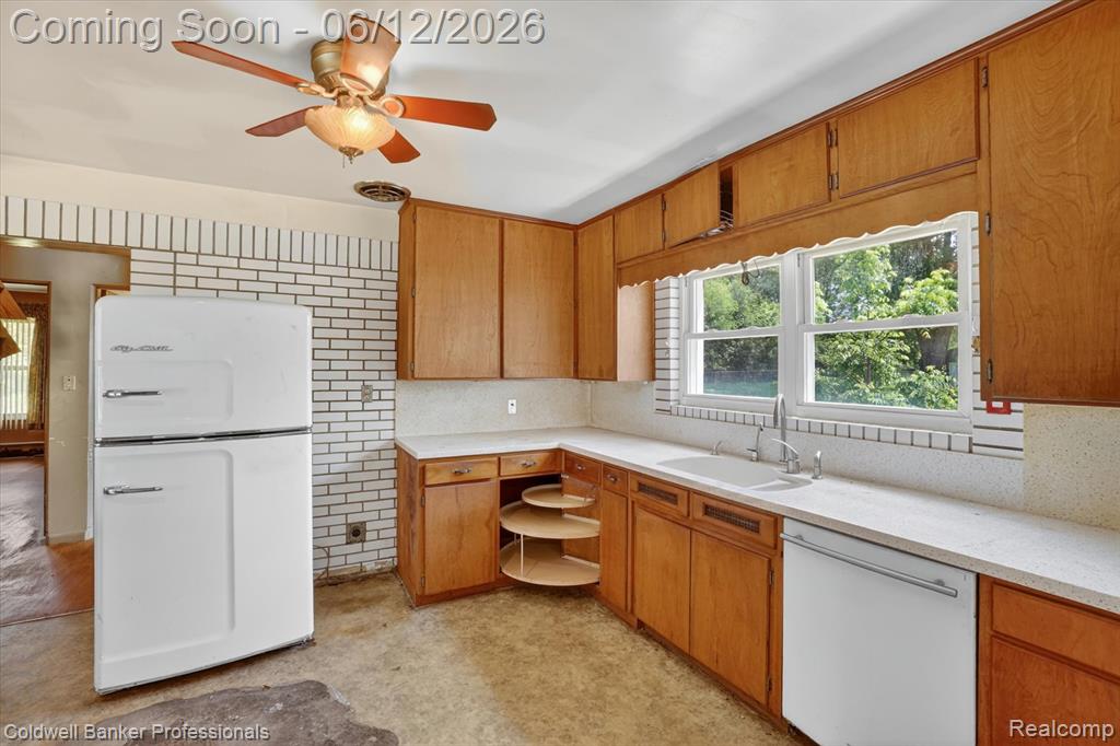 8245 Fenton Road, Grand Blanc, MI 48439 — Photo 12