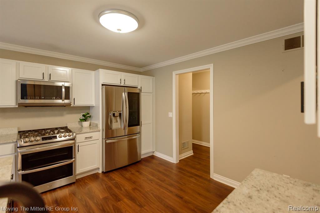 13656 Cambridge Court, Van Buren, MI 48111 — Photo 14