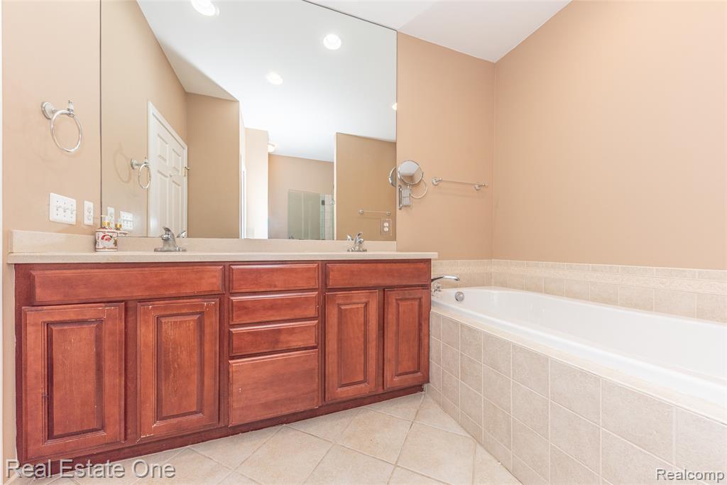 26610 Valhalla Drive, Farmington Hills, MI 48331 — Photo 39