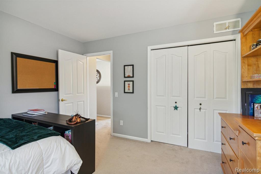 387 TORRINGTON Drive W, Canton, MI 48188 — Photo 34