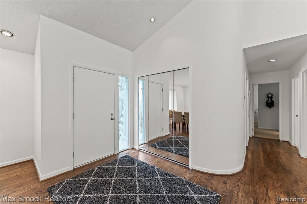 5725 Ridgewood Road, West Bloomfield, MI — Photo 18
