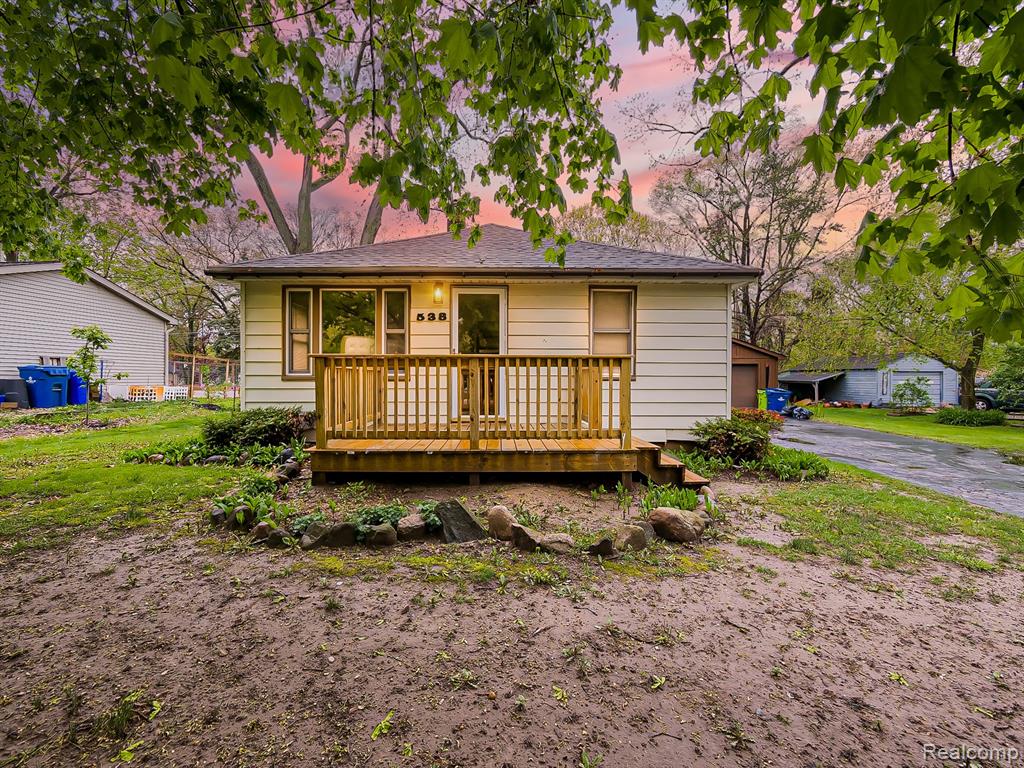 538 UNION LAKE Road, White Lake, MI — front exterior