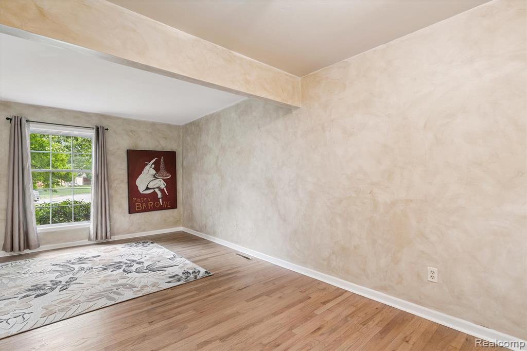 5374 Apple Hill Court, Flushing, MI 48433 — Photo 10
