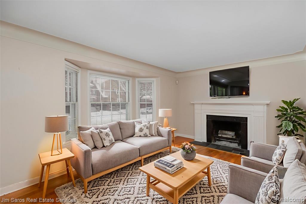 1328 Lakepointe Street, Grosse Pointe Park, MI 48230 — Photo 5