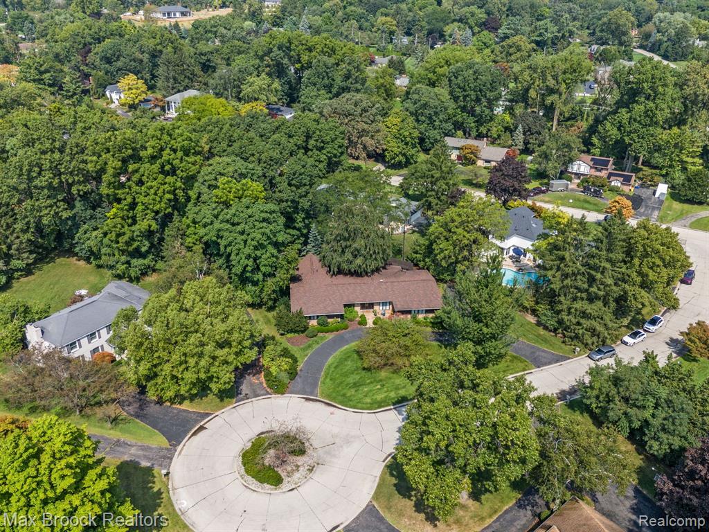 7448 STONY RIVER Court, Bloomfield Hills, MI 48301 — Photo 27