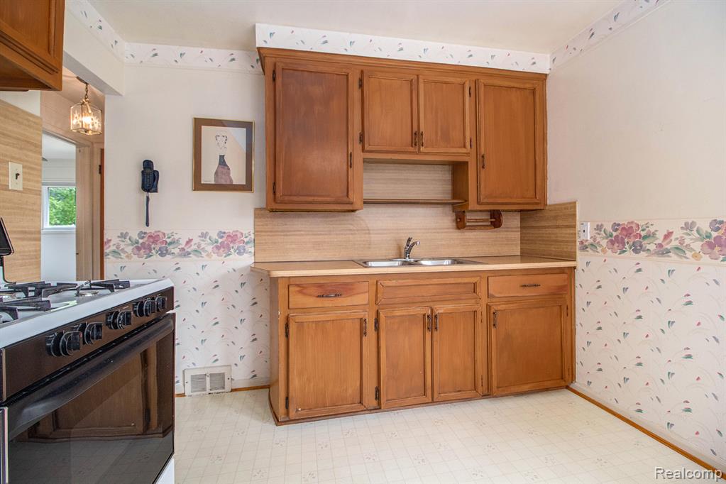6950 Harrison Street, Garden City, MI — Photo 7