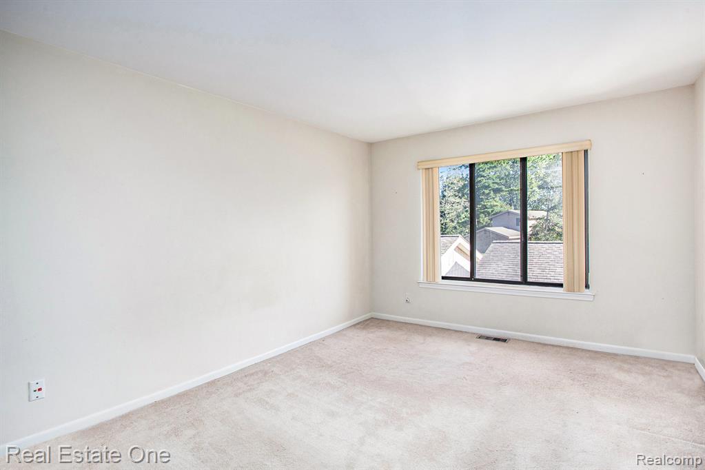 7187 Pebble Park Drive, West Bloomfield, MI — Photo 18