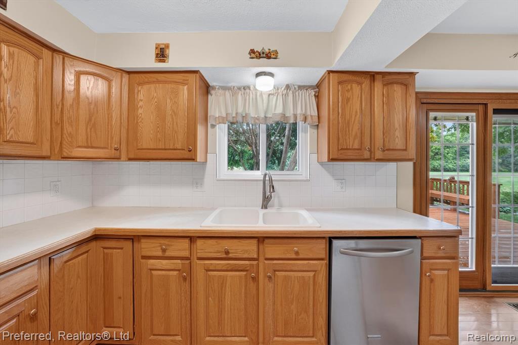46596 Maidstone Road, Canton, MI 48187 — Photo 19