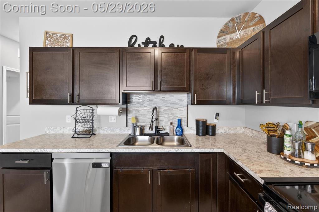 9988 Ridge Run Street, Howell, MI 48855 — Photo 10