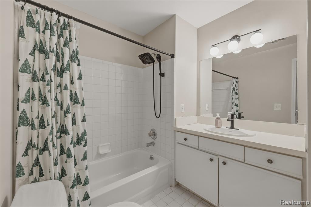 41781 King Edward Court, Clinton Twp, MI 48038 — Photo 16