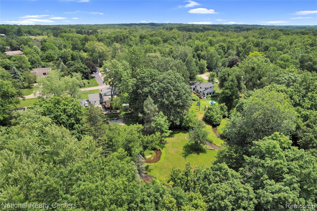 1521 Thread Valley, Holly, MI 48442 — Photo 19