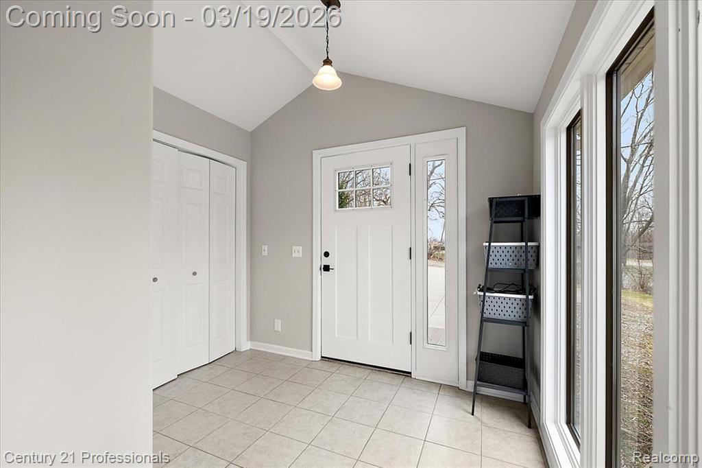 3205 Shimmons Road, Auburn Hills, MI 48326 — Photo 2