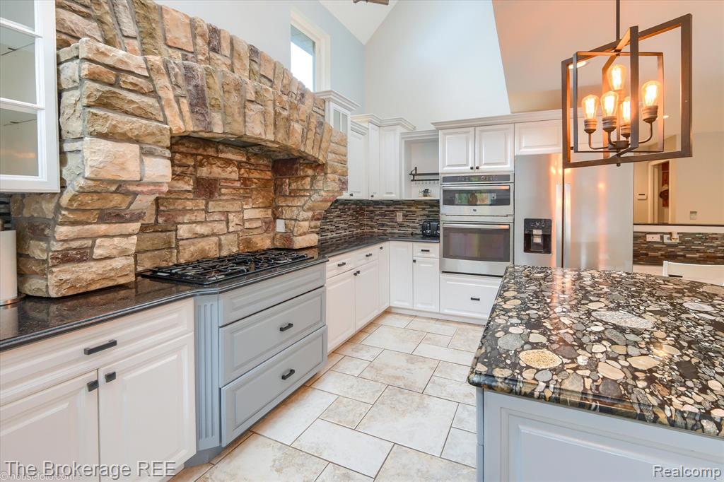 5239 Farmridge Lane, Grand Blanc, MI 48439 — Photo 24