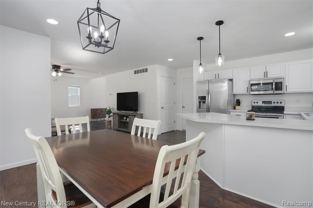 6496 Skylar Lane, Waterford, MI 48327 — Photo 11