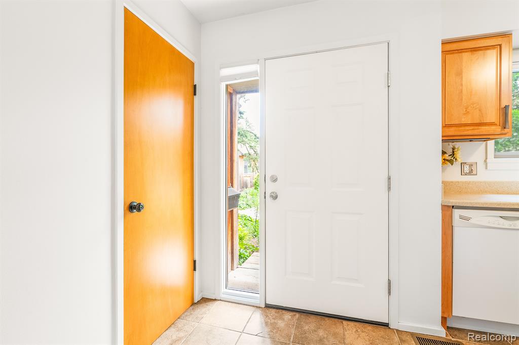 2109 PAULINE CT, Ann Arbor, MI 48103 — Photo 3