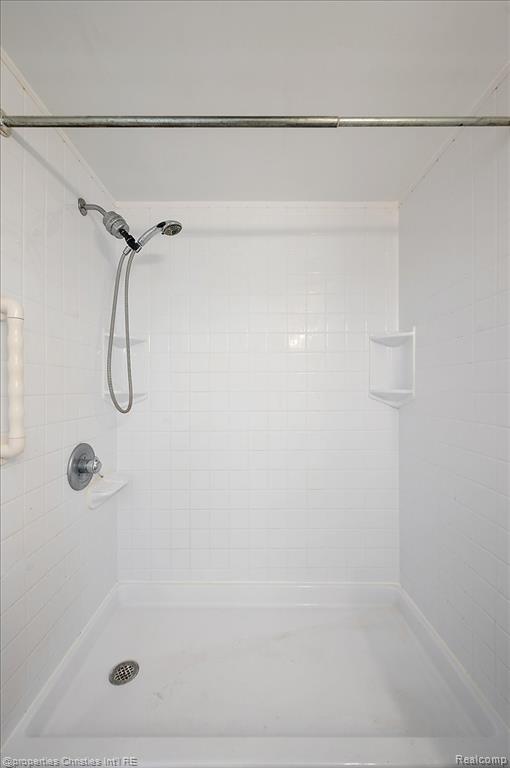 7040 Villa Drive, 2, Waterford, MI 48327 — Photo 14