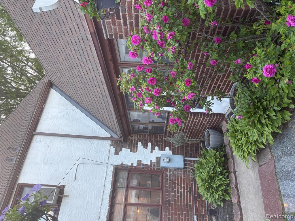 1735 LINCOLNSHIRE Drive, Detroit, MI, 48203