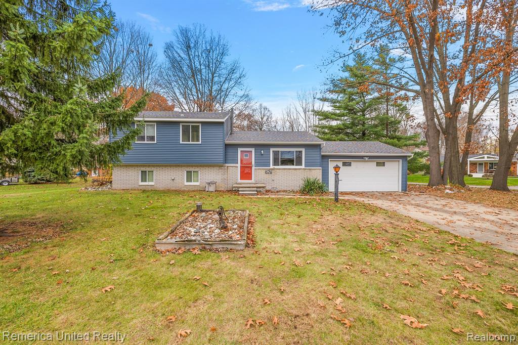 876 RIDGEMONT Street, Commerce Twp, MI 48382 — Photo 2