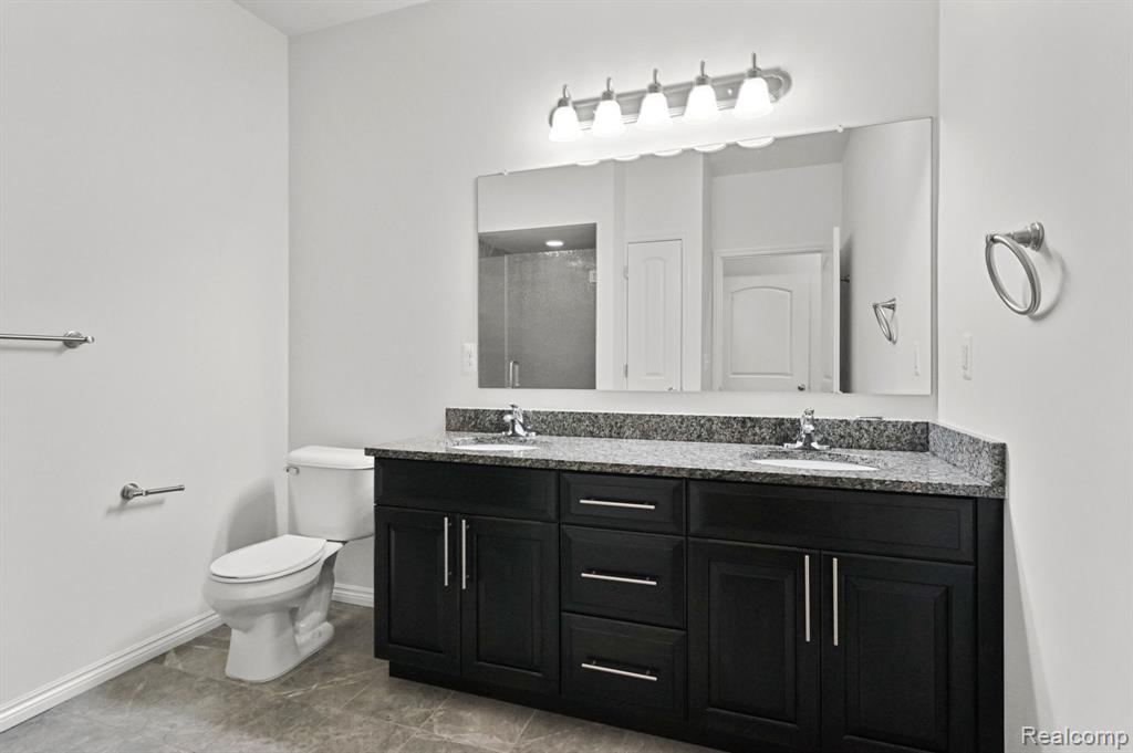 5176 HAWKSEYE Terrace, Warren, MI 48092 — Photo 17