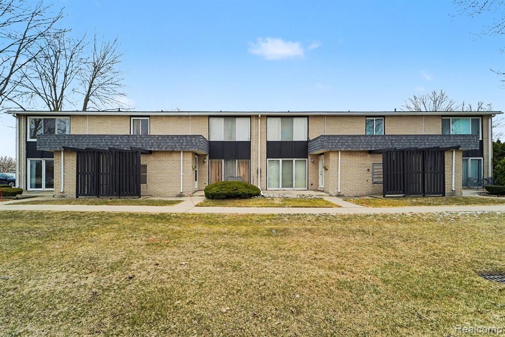 8691 Kennedy Circle, Unit #4, Warren, MI 48093 — Photo 2
