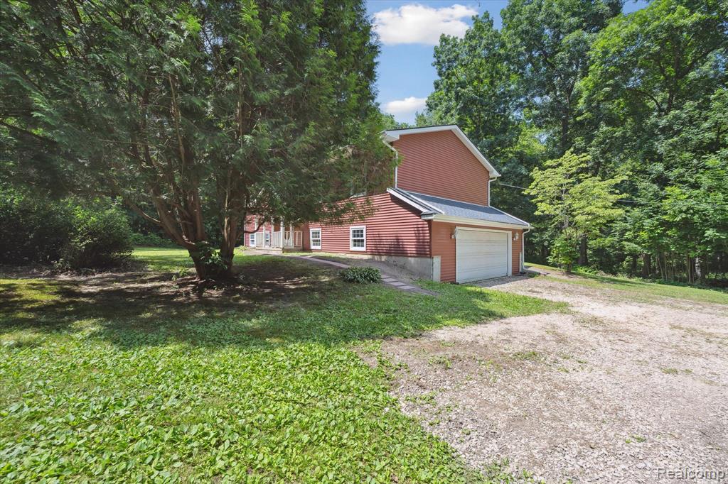5849 Whispering Oaks Drive, Howell, MI 48855 — Photo 4