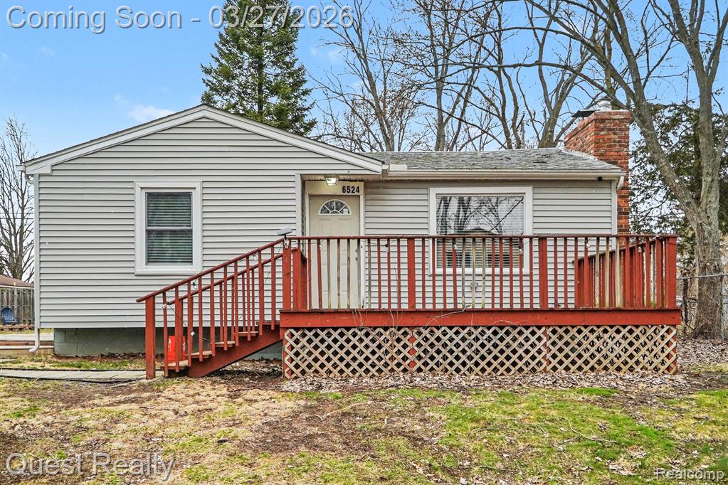 6524 Oakridge Drive, Waterford, MI 48329 — front exterior