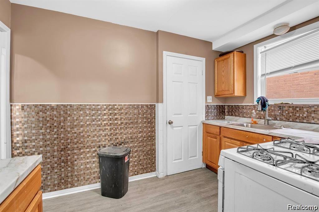 8362 CLOVERLAWN Street, Detroit, MI 48204 — Photo 15
