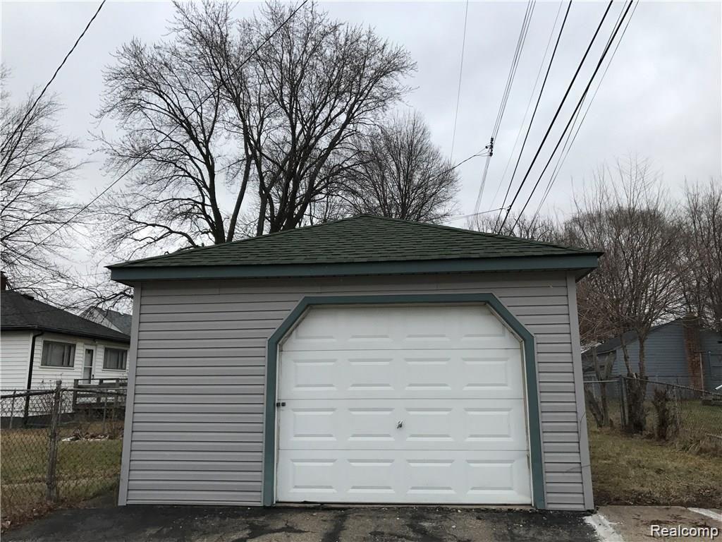 8404 Westminster Avenue, Warren, MI 48089 — Photo 11