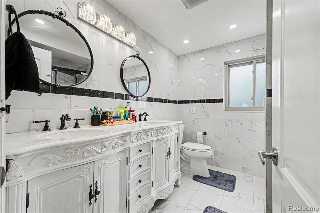 4274 Dickson Drive, Sterling Heights, MI 48310 — Photo 20