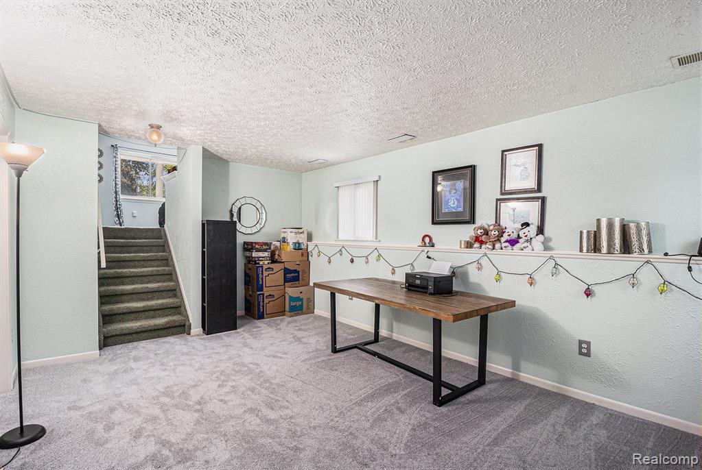 5524 Aylesbury Drive, Waterford, MI 48327 — Photo 20