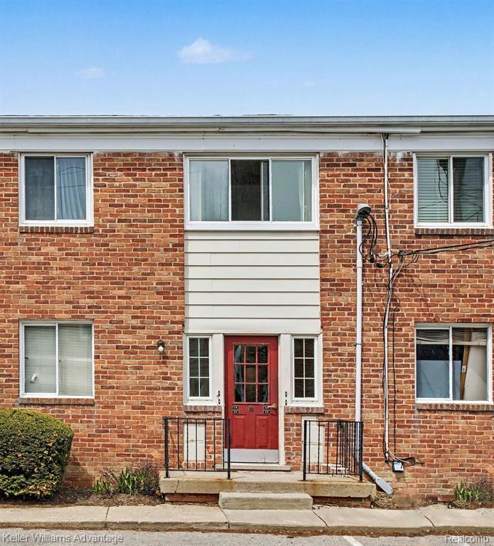 32718 Grand River Avenue, C10, Farmington, MI 48336