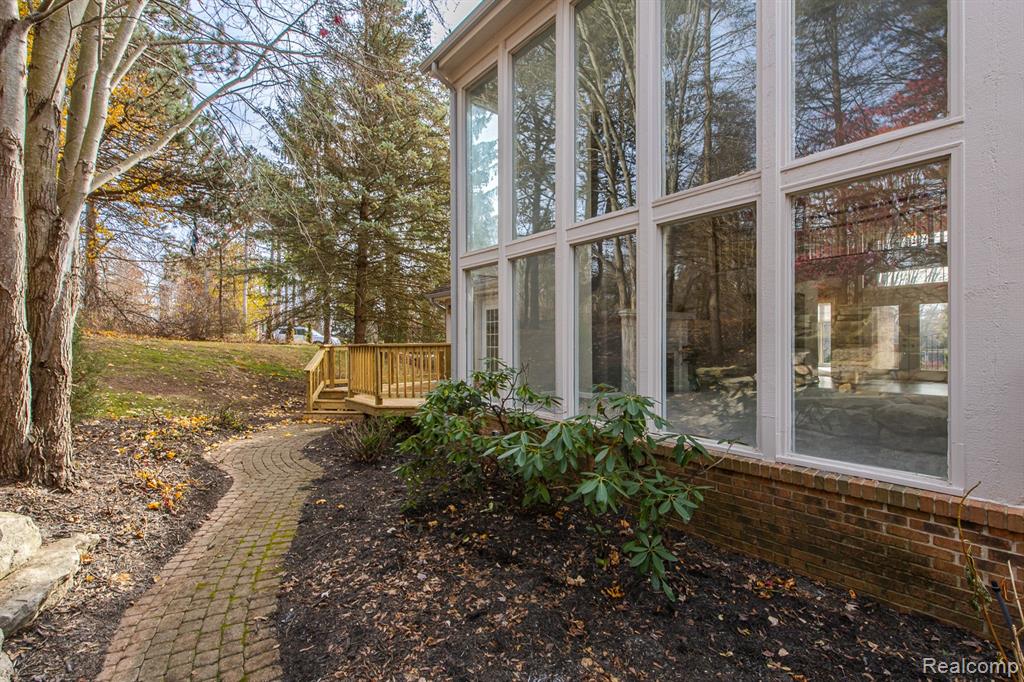 6351 Cherry Tree Court, Rochester Hills, MI 48306 — Photo 71