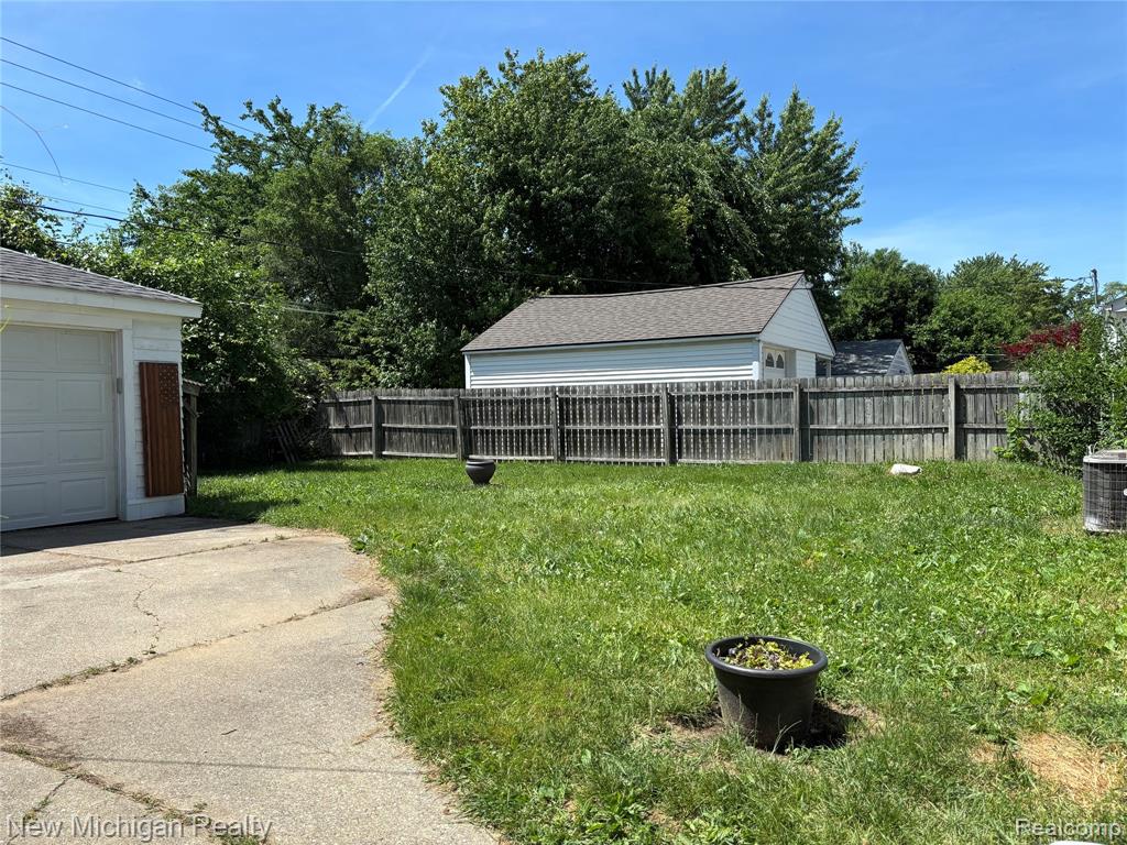 9919 Merriman Road, Livonia, MI 48150 — Photo 14