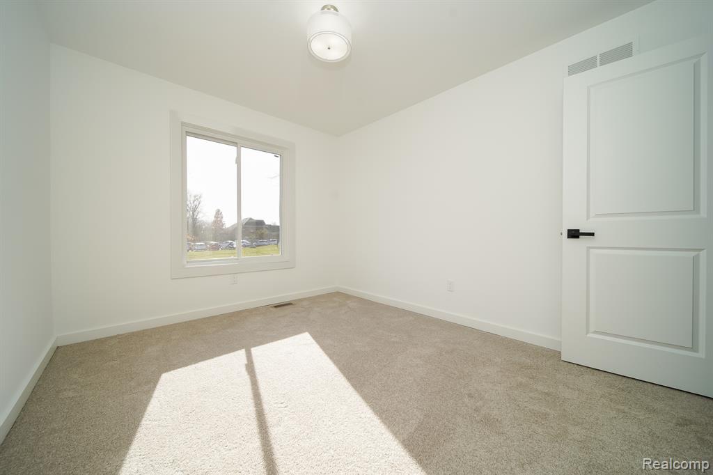 4060 Franklin Park Drive, Sterling Heights, MI 48310 — Photo 49