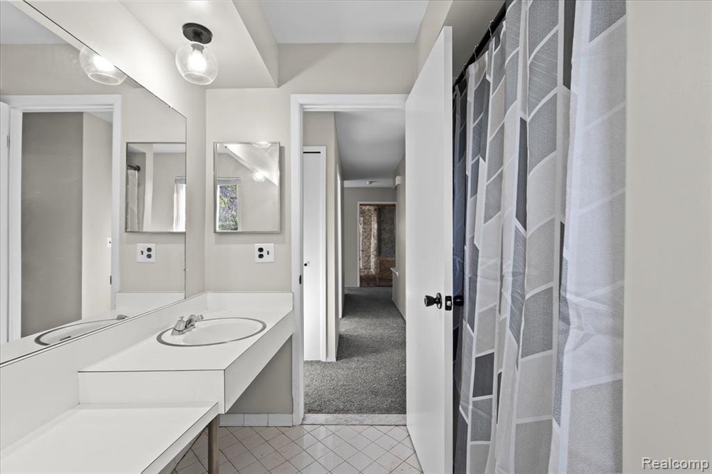 5650 Willow Creek Drive, Canton, MI 48187 — Photo 17