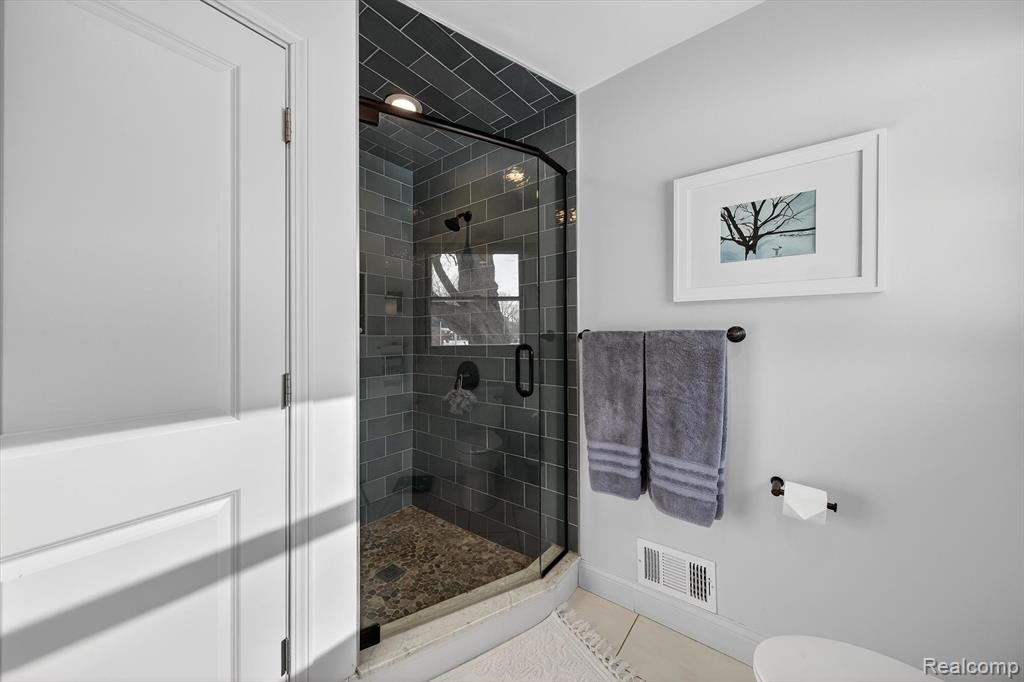 5397 Sutton Place, Grand Blanc, MI 48439 — Photo 22