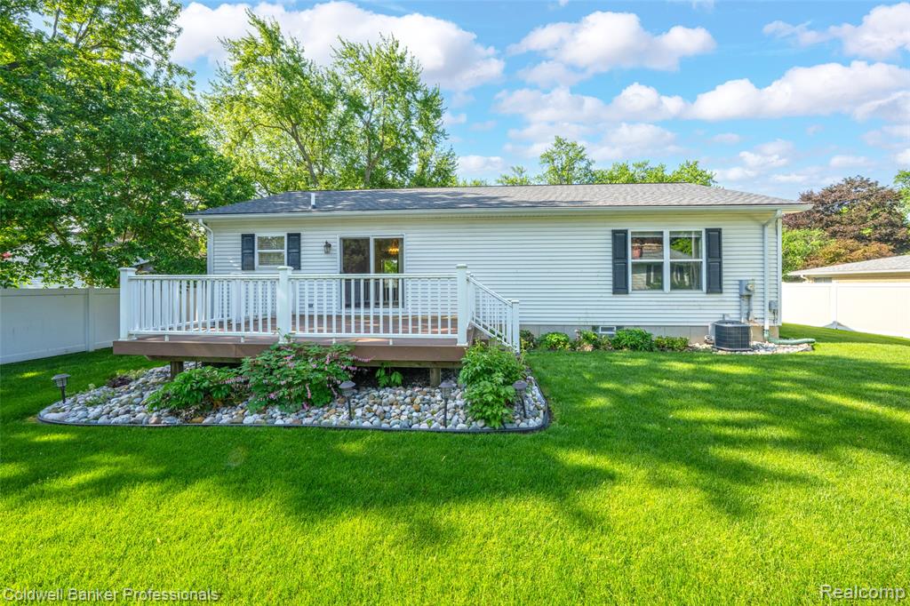 2470 Winkleman Drive, Waterford, MI 48329 — Photo 31