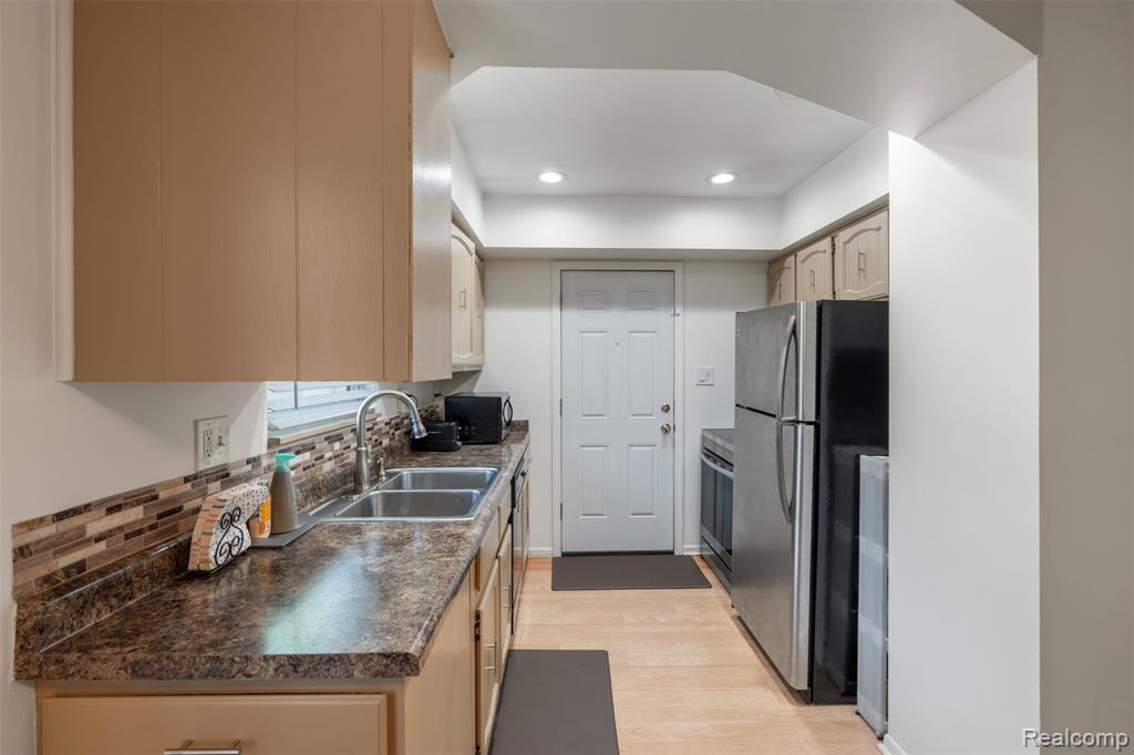 8431 Roseland Court, Oak Park, MI 48237 — Photo 10