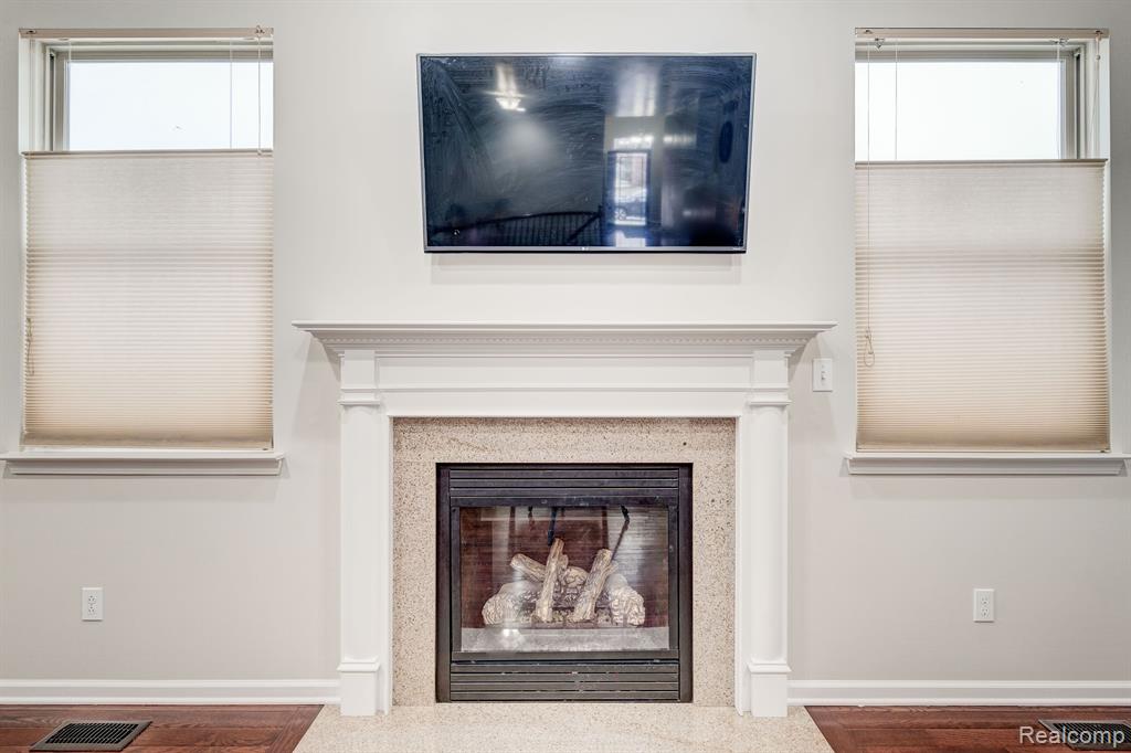 2247 PALMETTO, Commerce Twp, MI 48382 — Photo 6
