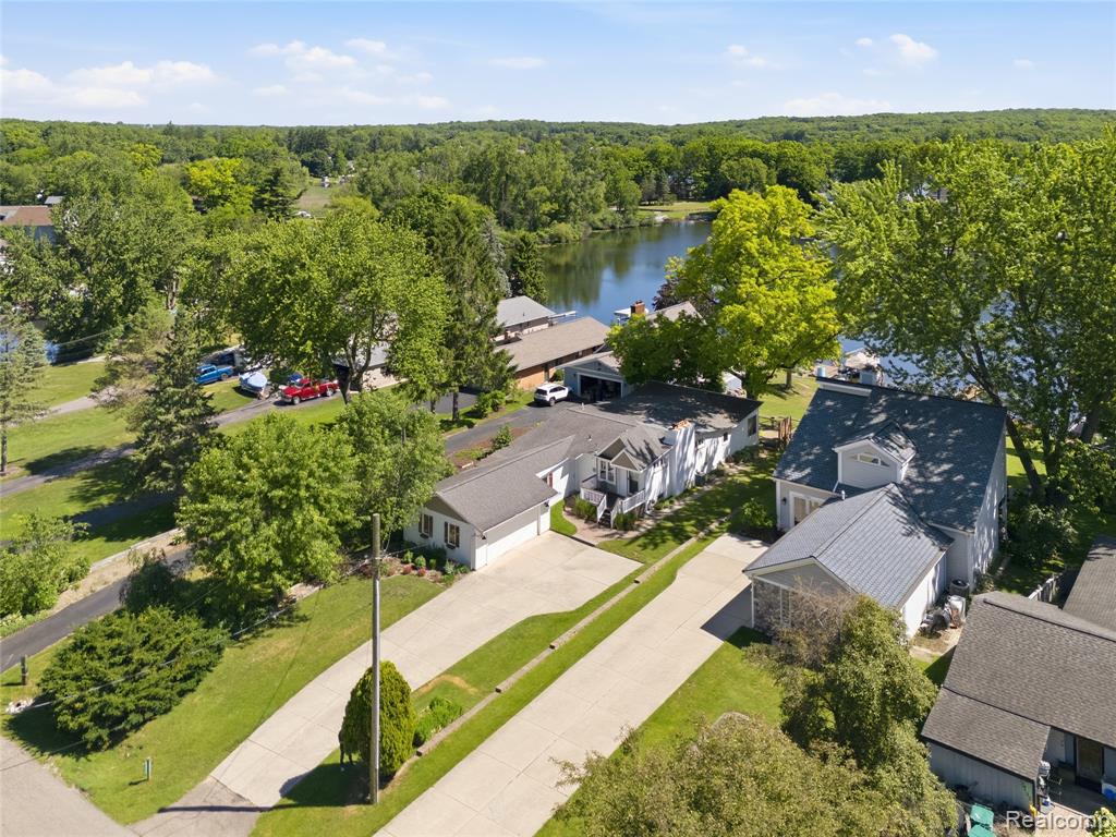 10470 King Road, Davisburg, MI 48350 — Photo 33