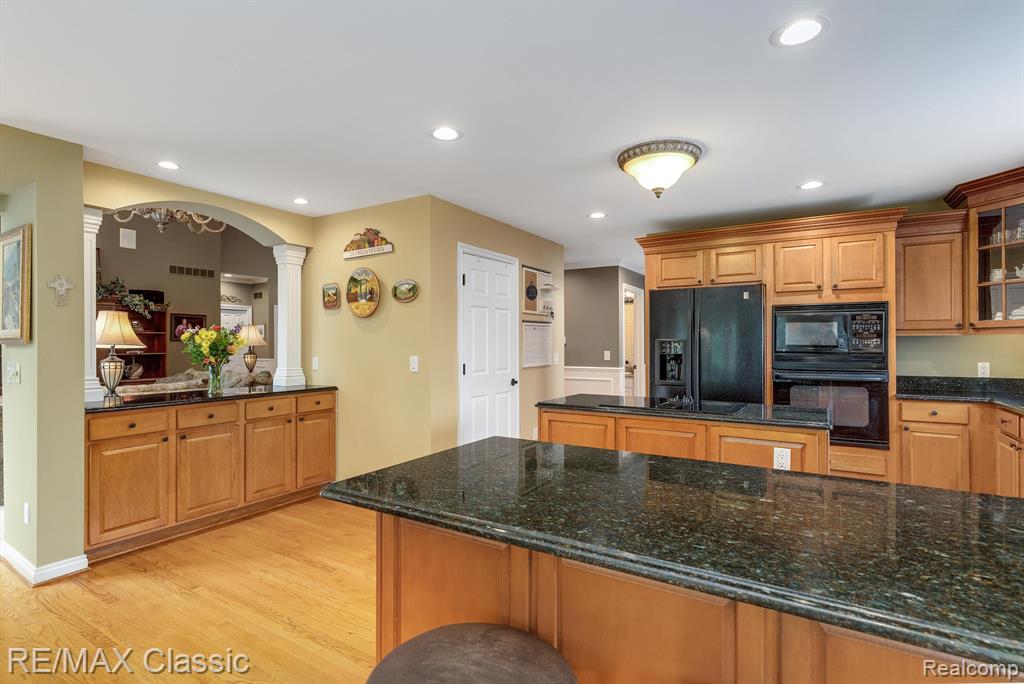 18416 CLAIRMONT Circle E, Northville, MI 48168 — Photo 12