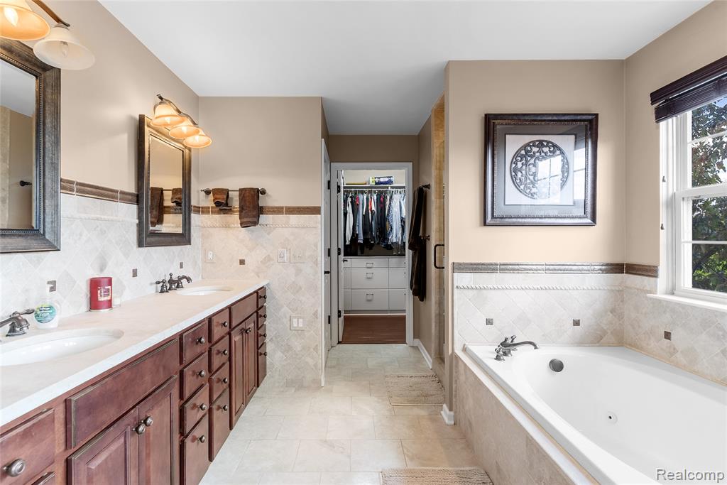 6241 Sapphire Court, Grand Blanc, MI 48439 — Photo 31