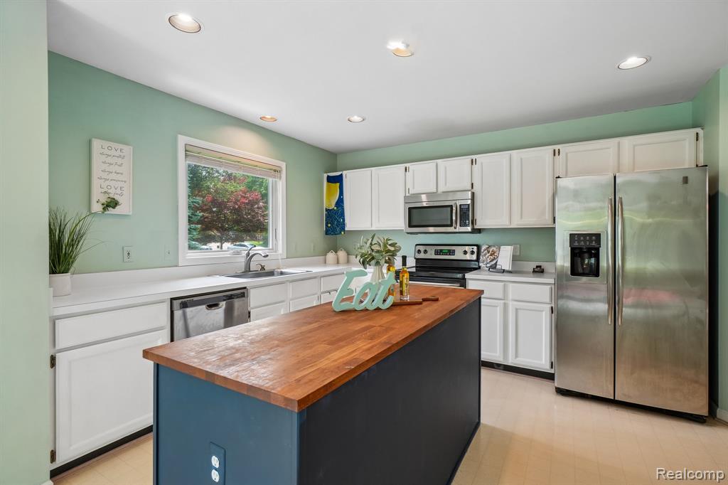 42738 Wimbleton Way, Novi, MI 48377 — Photo 10