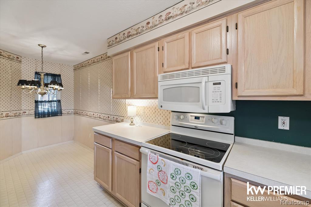4862 Ashley Lane, Waterford, MI 48329 — Photo 10