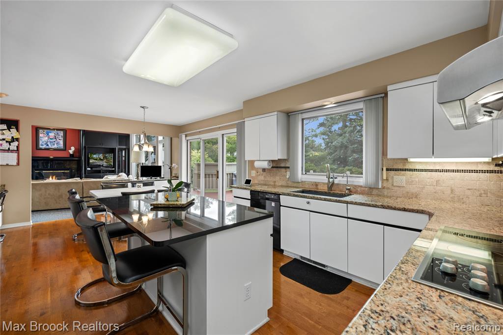 6684 Stonebridge E, West Bloomfield, MI — Photo 12