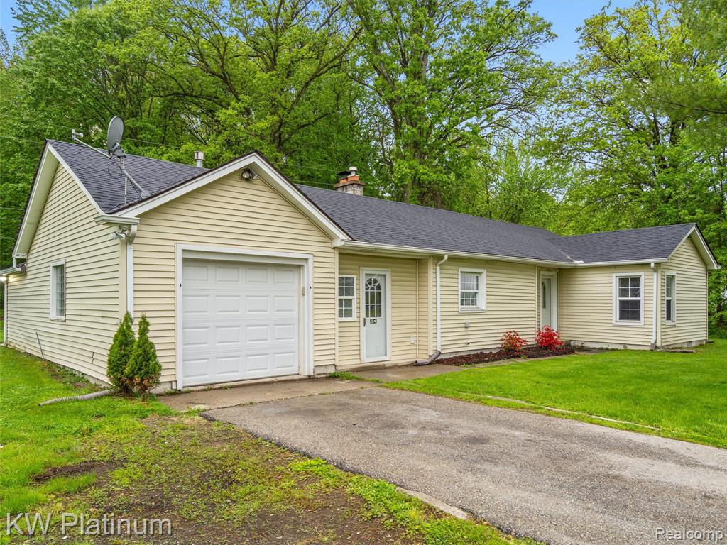 5220 County Line Road, Lenox, MI 48048 — front exterior