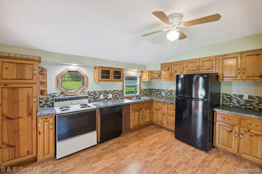 5159 Millis Road, North Branch, MI 48461 — Photo 12